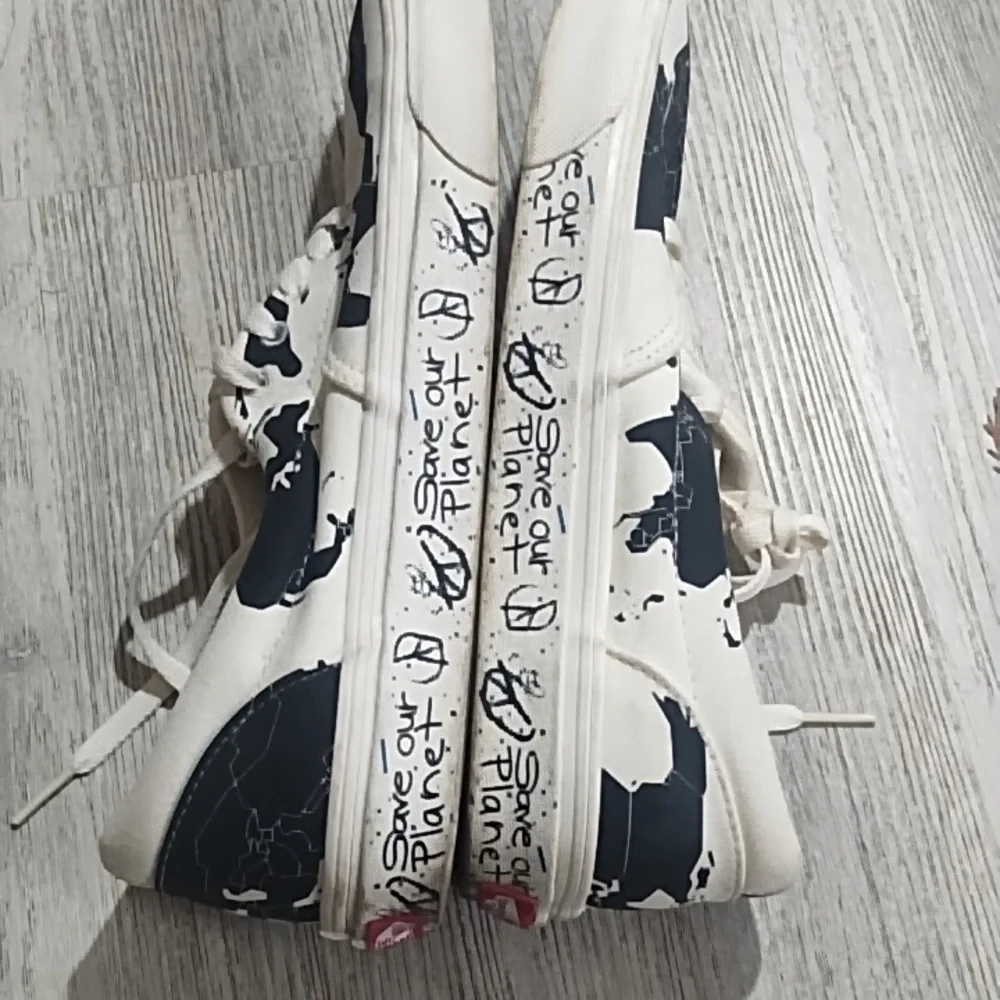 Vans White Sneakers with Black Map Design - Picture 3 of 5
